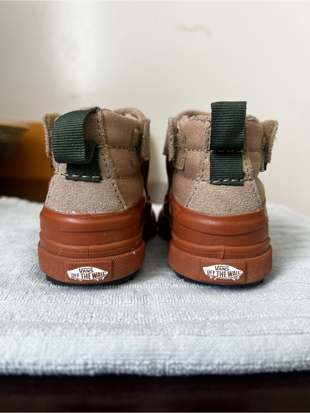 Vans Kids Tan & Brown Waterproof Winter Toddler Slip-On Hi Terrain V bootie shoe - Picture 5 of 7